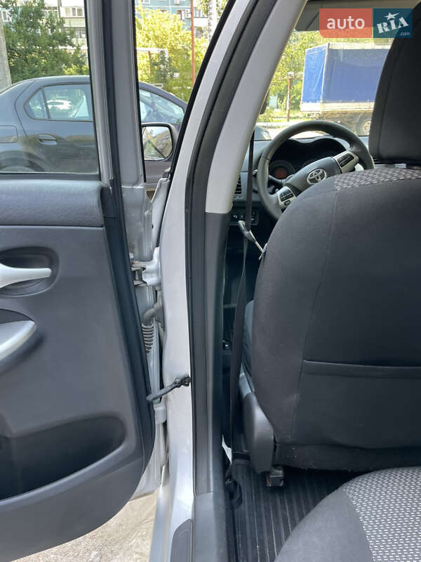 Седан Toyota Corolla 2011 в Днепре
