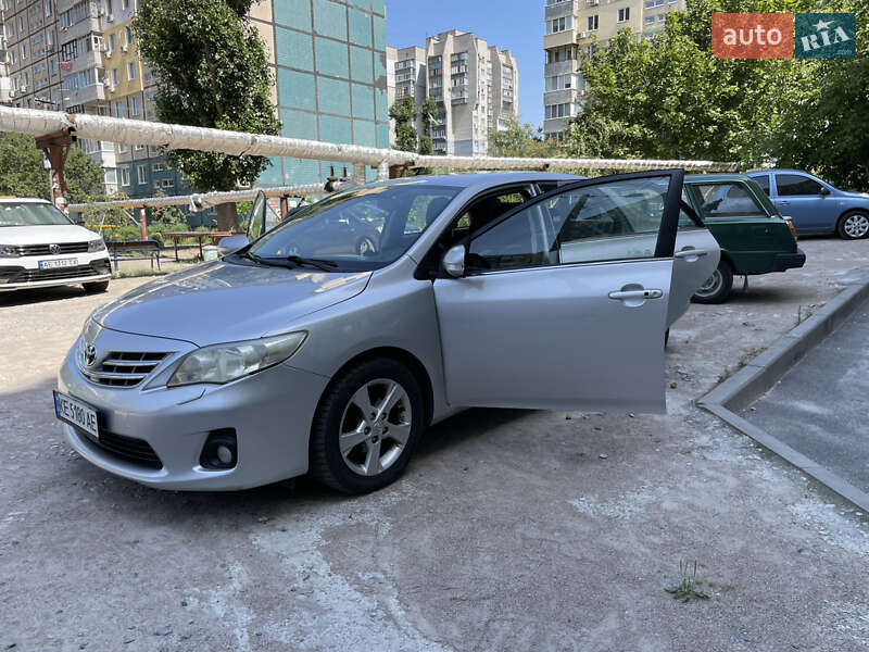 Седан Toyota Corolla 2011 в Днепре