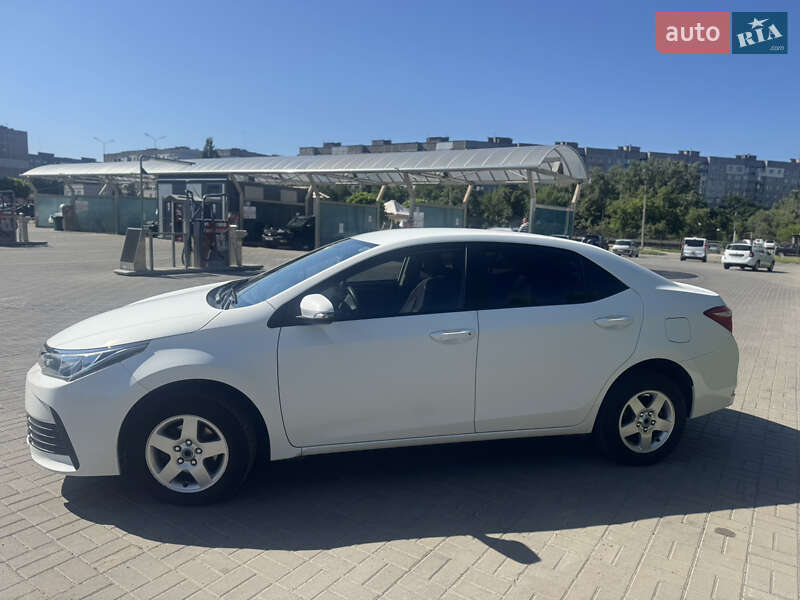 Седан Toyota Corolla 2017 в Черкасах