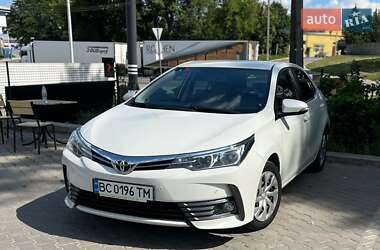 Седан Toyota Corolla 2018 в Львове