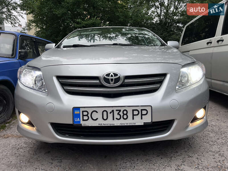 Седан Toyota Corolla 2008 в Львове