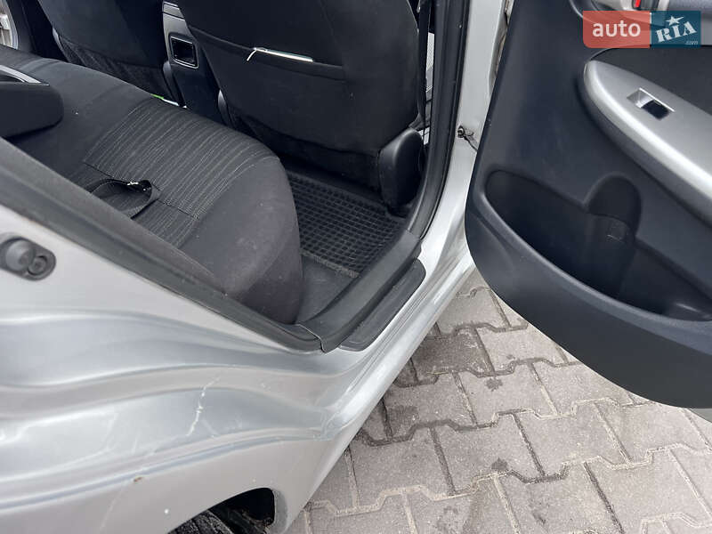 Седан Toyota Corolla 2008 в Львове