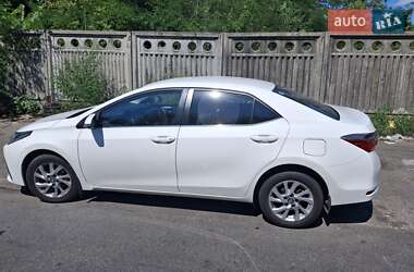 Седан Toyota Corolla 2016 в Киеве