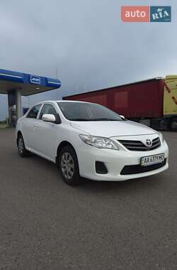 Седан Toyota Corolla 2013 в Львові