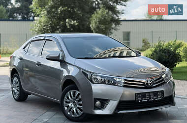 Седан Toyota Corolla 2014 в 