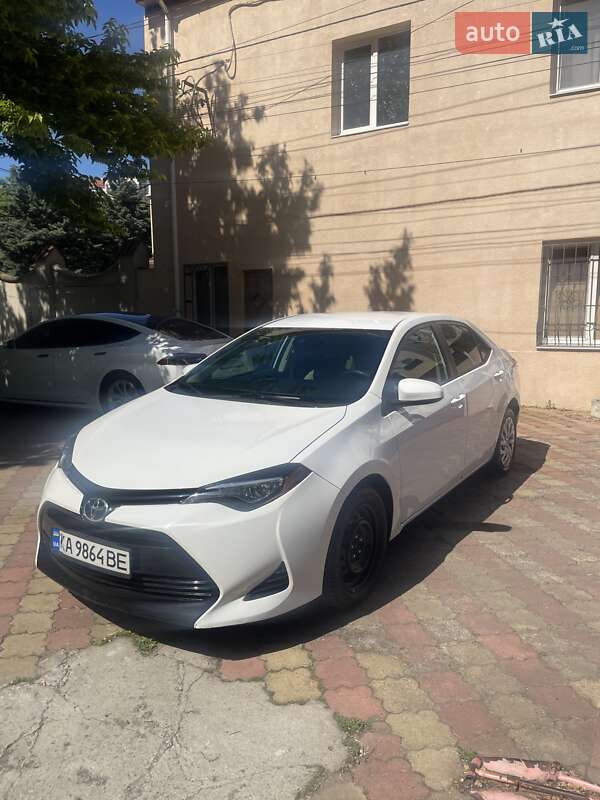 Седан Toyota Corolla 2018 в 