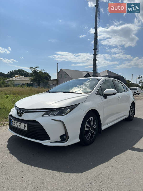 Седан Toyota Corolla 2019 в Умани
