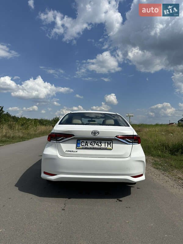Седан Toyota Corolla 2019 в Умани