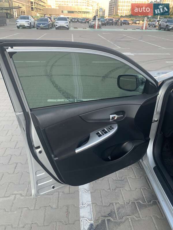 Седан Toyota Corolla 2013 в Києві