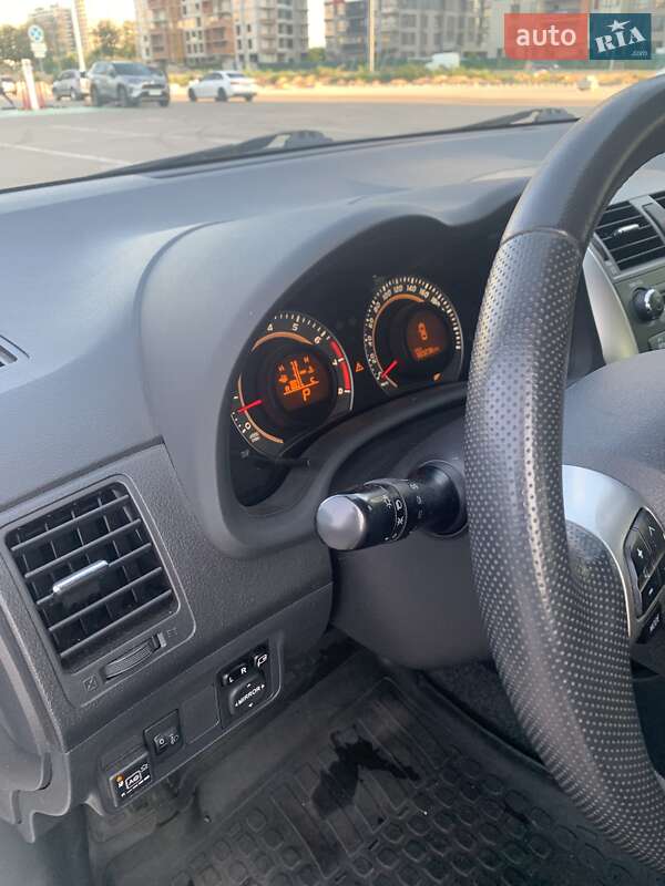 Седан Toyota Corolla 2013 в Києві