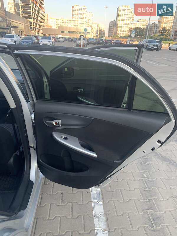 Седан Toyota Corolla 2013 в Києві