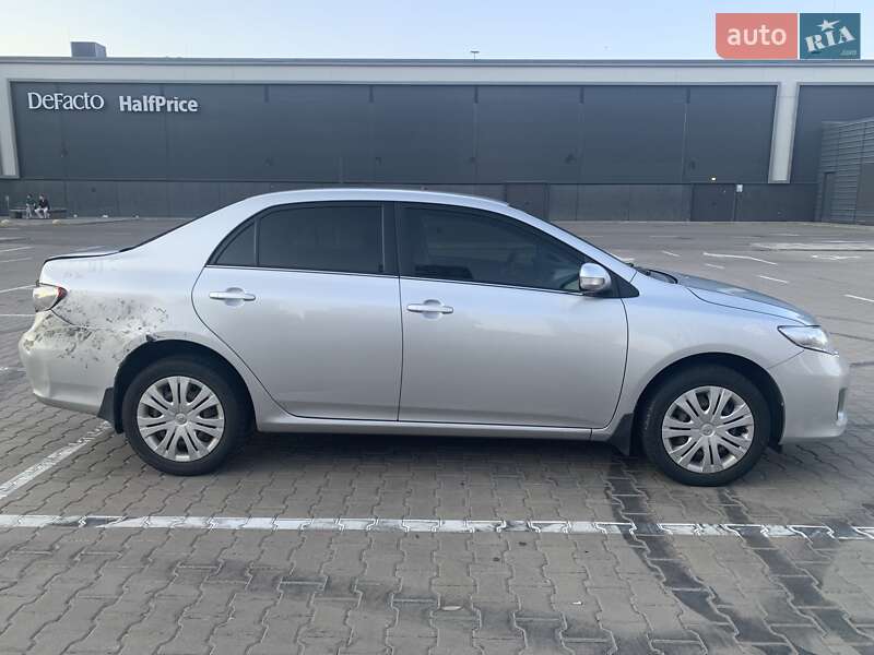 Седан Toyota Corolla 2013 в Києві