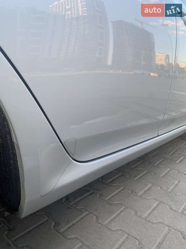 Седан Toyota Corolla 2013 в Києві