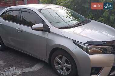 Седан Toyota Corolla 2015 в Решетиловке