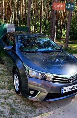 Седан Toyota Corolla 2016 в Киеве