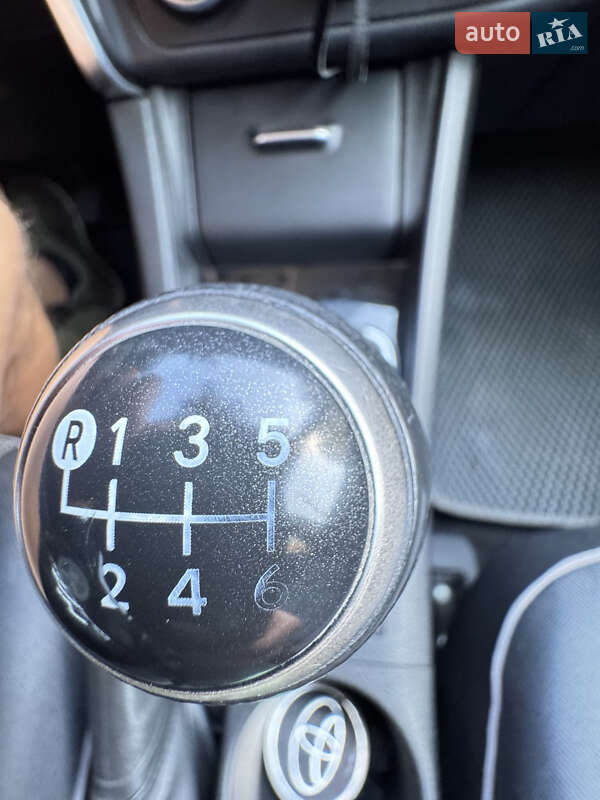 Седан Toyota Corolla 2017 в Черкасах