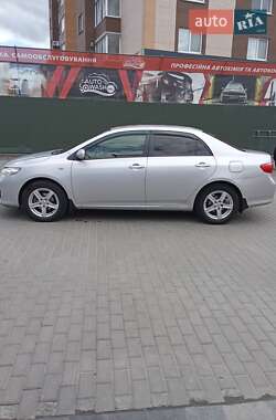 Седан Toyota Corolla 2008 в Полонному