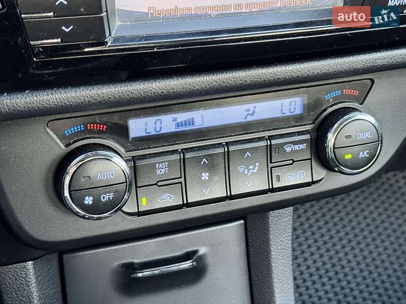 Седан Toyota Corolla 2013 в Харкові