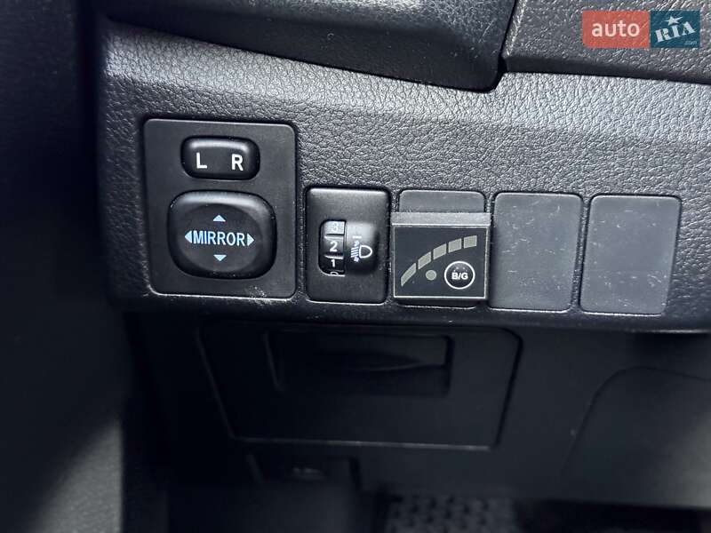 Седан Toyota Corolla 2013 в Харкові