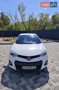 Седан Toyota Corolla 2015 в Каневе