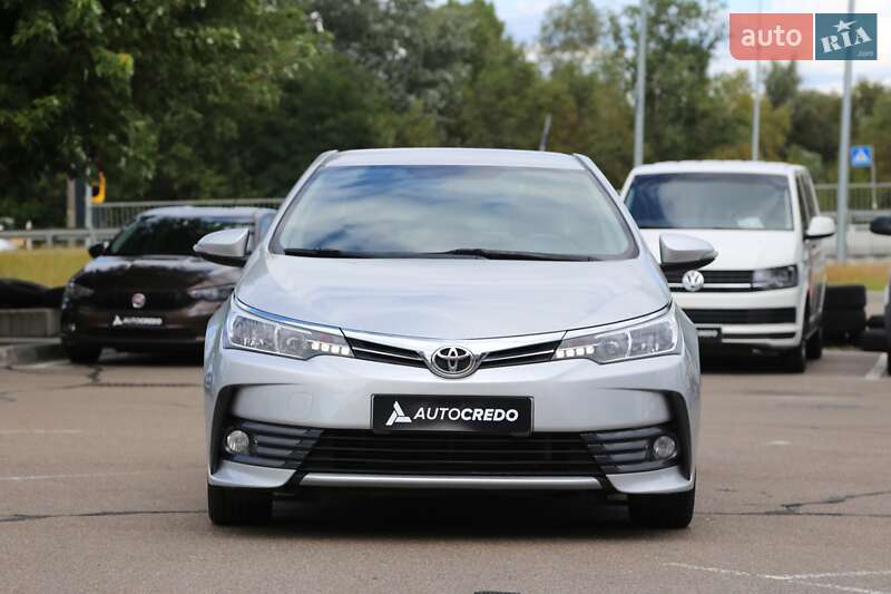 Седан Toyota Corolla 2018 в Києві