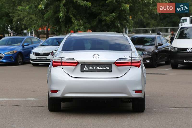 Седан Toyota Corolla 2018 в Києві