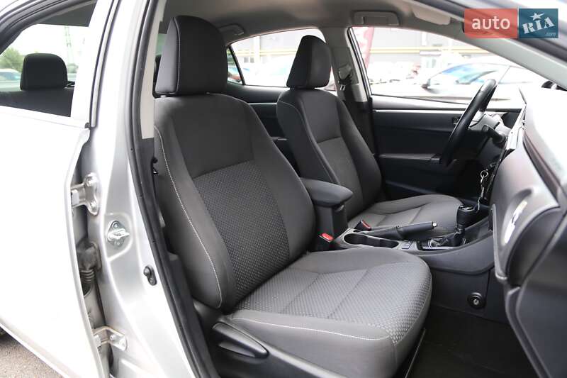 Седан Toyota Corolla 2018 в Києві