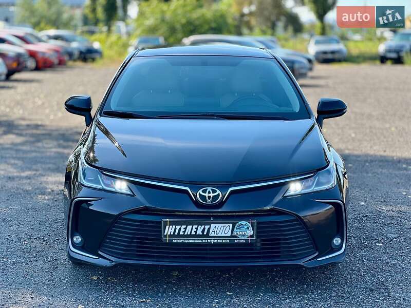 Седан Toyota Corolla 2019 в Киеве