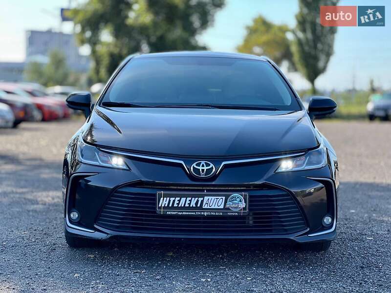 Седан Toyota Corolla 2019 в Киеве