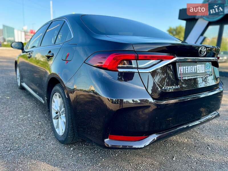 Седан Toyota Corolla 2019 в Киеве