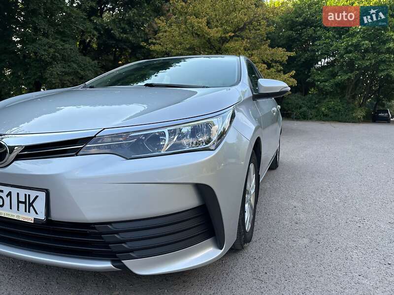 Седан Toyota Corolla 2018 в Львове