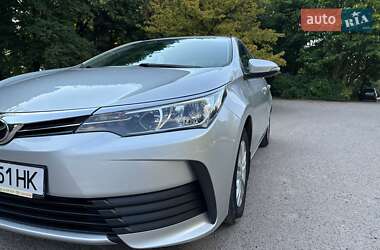 Седан Toyota Corolla 2018 в 