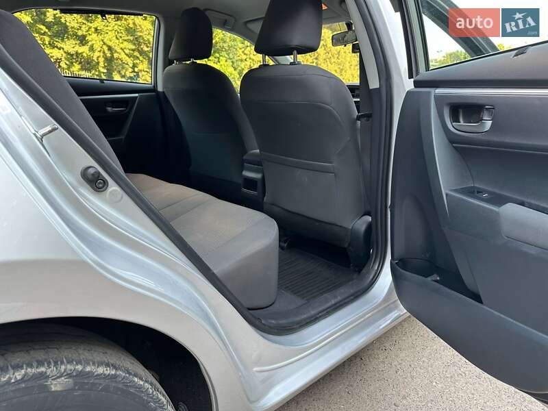 Седан Toyota Corolla 2018 в Львове