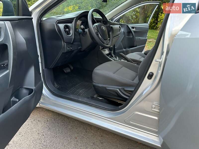 Седан Toyota Corolla 2018 в Львове