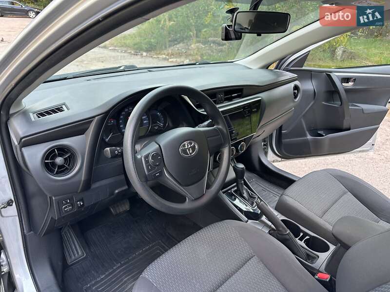Седан Toyota Corolla 2018 в Львове