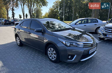 Седан Toyota Corolla 2013 в 