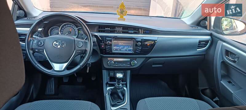 Седан Toyota Corolla 2015 в Киеве фото 15 Седан Toyota Corolla 2015 в Киеве