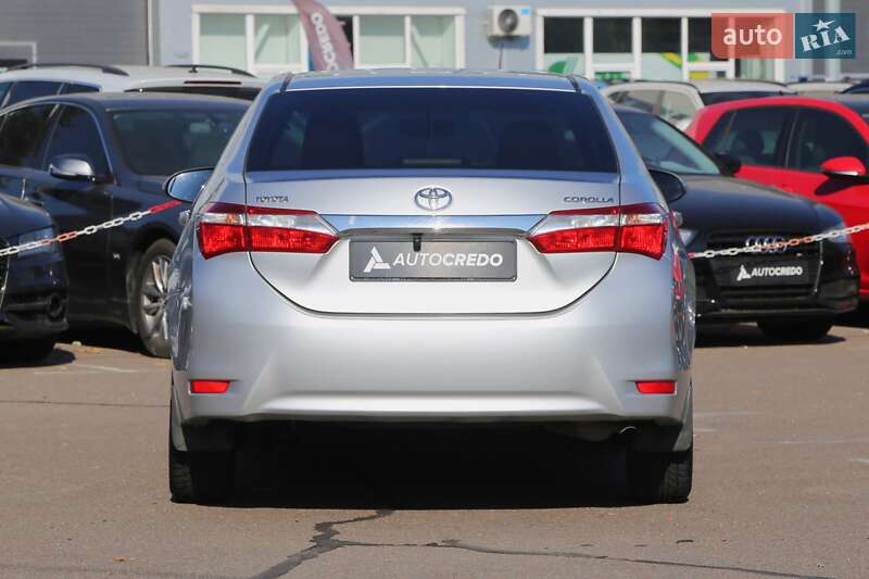 Седан Toyota Corolla 2014 в Киеве