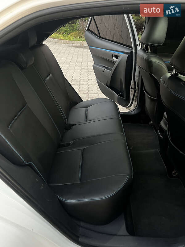 Седан Toyota Corolla 2016 в Павлограді