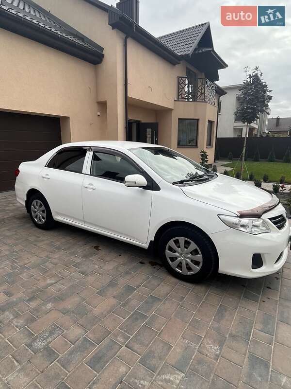 Седан Toyota Corolla 2010 в Виннице