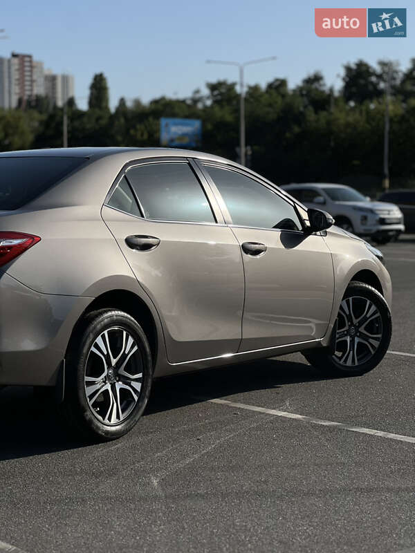 Седан Toyota Corolla 2015 в Києві фото 8 Седан Toyota Corolla 2015 в Києві