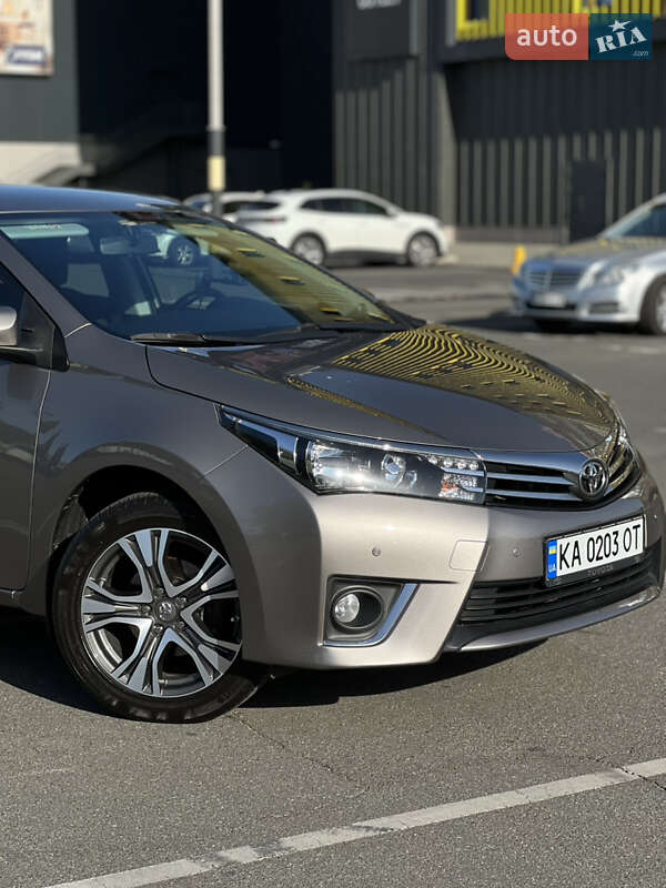 Седан Toyota Corolla 2015 в Києві фото 10 Седан Toyota Corolla 2015 в Києві