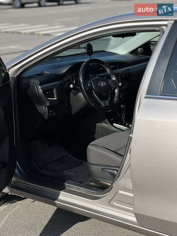 Седан Toyota Corolla 2015 в Києві фото 17 Седан Toyota Corolla 2015 в Києві