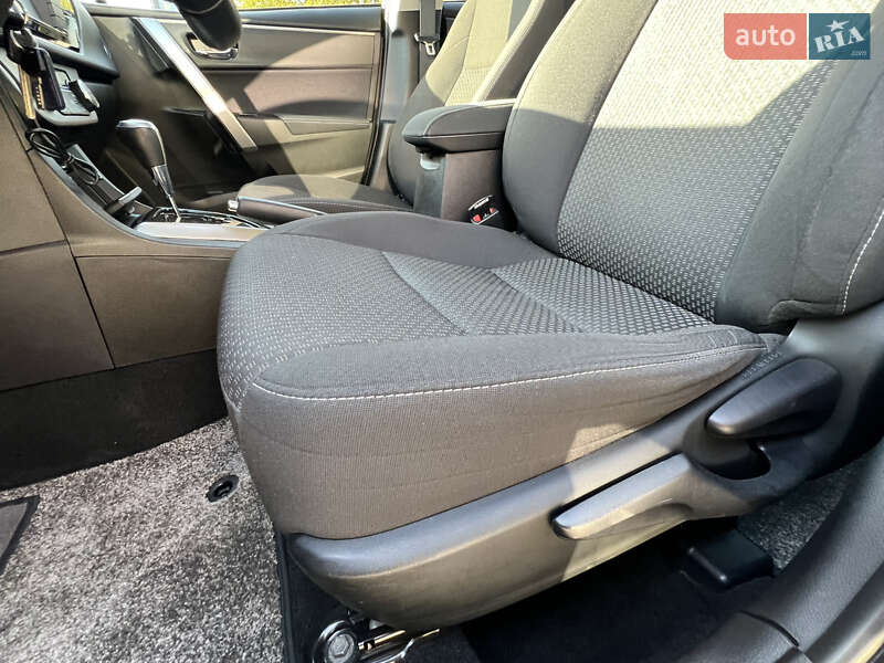 Седан Toyota Corolla 2015 в Києві фото 29 Седан Toyota Corolla 2015 в Києві