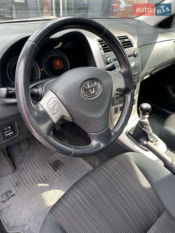 Седан Toyota Corolla 2008 в Полтаве