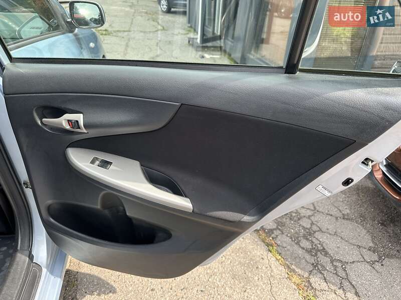 Седан Toyota Corolla 2008 в Полтаве