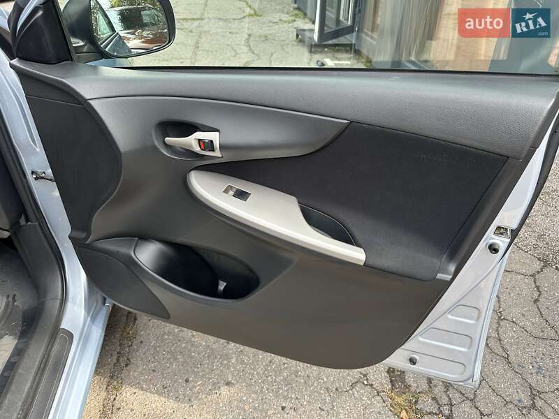 Седан Toyota Corolla 2008 в Полтаве
