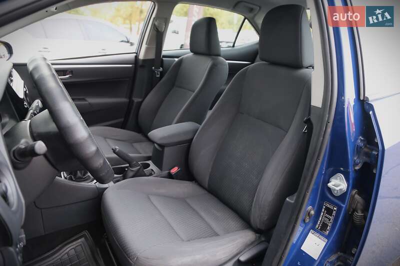 Седан Toyota Corolla 2016 в Киеве