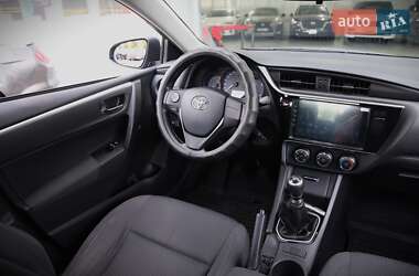 Седан Toyota Corolla 2016 в 