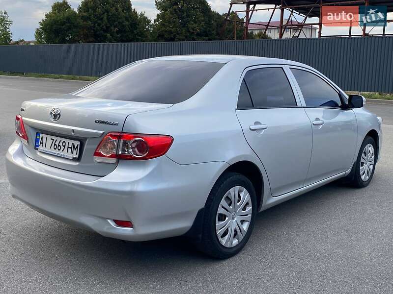 Седан Toyota Corolla 2011 в Богуславе